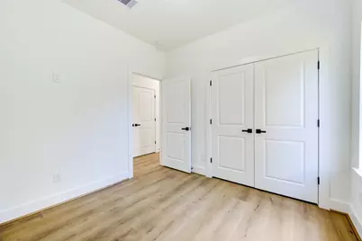 6710 Kassarine Pass #A/B, Houston, TX 77033 - Photo 9