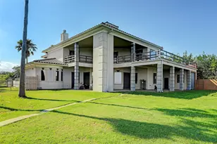 135 1st St, Dickinson, TX 77539 - Photo 31