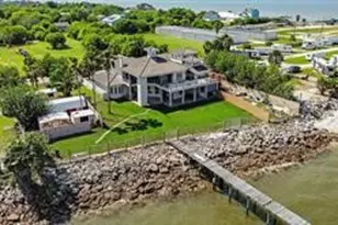 135 1st St, Dickinson, TX 77539 - Photo 3