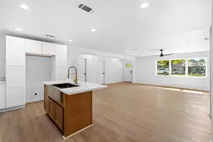 719 E 40th 1/2 St, Houston, TX 77022 - Photo 17