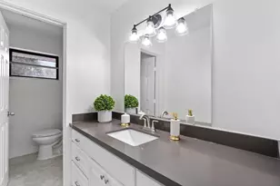 322 E Edgebrook Dr, Houston, TX 77034 - Photo 33