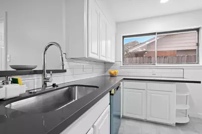 322 E Edgebrook Drive, Houston, TX 77034 - Photo 9