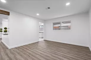 322 E Edgebrook Dr, Houston, TX 77034 - Photo 11