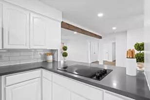 322 E Edgebrook Dr, Houston, TX 77034 - Photo 7