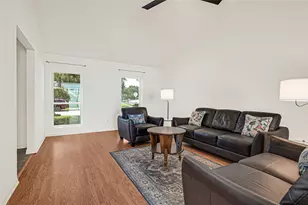 459 El Toro Ln, Houston, TX 77598 - Photo 9