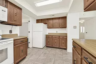 459 El Toro Ln, Houston, TX 77598 - Photo 17