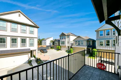 8605 Hollyoaks Creek Lane, Houston, TX 77063 - Photo 13