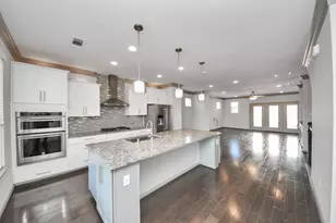 8605 Hollyoaks Creek Ln, Houston, TX 77063 - Photo 23