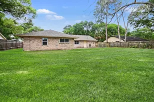 114 E Wildwinn Dr, Alvin, TX 77511 - Photo 17