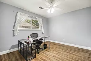 114 E Wildwinn Dr, Alvin, TX 77511 - Photo 11