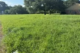 2827 Golf Crest Dr, Wharton, TX 77488 - Photo 1