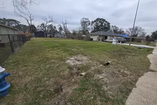 6929 Peyton St, Houston, TX 77028 - Photo 3