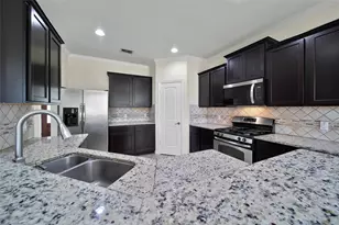 5201 Kendall Glen Ct, Rosharon, TX 77583 - Photo 11