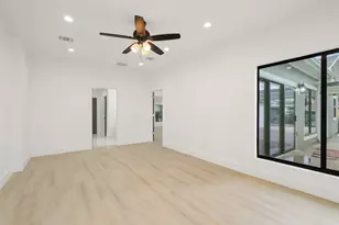 3327 Freshmeadows Dr, Houston, TX 77063 - Photo 19