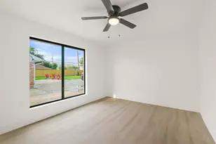 3327 Freshmeadows Dr, Houston, TX 77063 - Photo 31