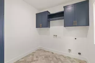 3327 Freshmeadows Dr, Houston, TX 77063 - Photo 17