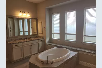 6802 Regal Lakes Drive, Katy, TX 77493 - Photo 7