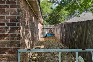 2205 Buchanan Dr, Baytown, TX 77520 - Photo 33