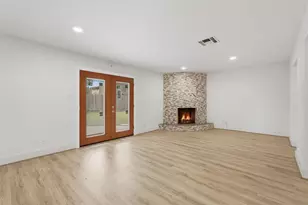 1219 Wisterwood Dr, Houston, TX 77043 - Photo 3