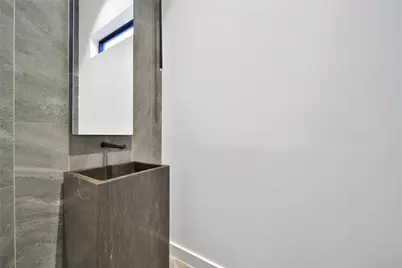 819 W 24th Street #D, Houston, TX 77008 - Photo 15