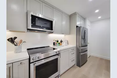 9333 Memorial Drive #320, Houston, TX 77024 - Photo 9