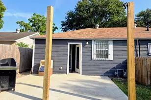 4718 Meadow Park Dr, Houston, TX 77048 - Photo 9