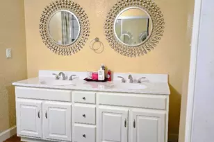 4718 Meadow Park Dr, Houston, TX 77048 - Photo 7