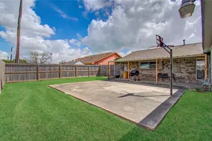 930 Centerwood Dr, Houston, TX 77013 - Photo 31