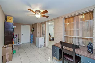 930 Centerwood Dr, Houston, TX 77013 - Photo 15