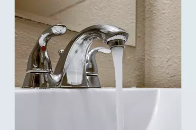 1001 W Lobitt Street, Alvin, TX 77511 - Photo 17