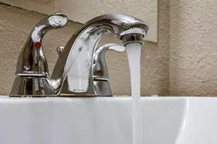 1001 W Lobitt St, Alvin, TX 77511 - Photo 17