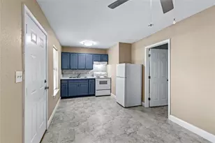 1001 W Lobitt St, Alvin, TX 77511 - Photo 9