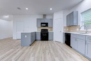 8203 Woodlyn Rd, Houston, TX 77028 - Photo 17
