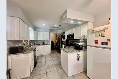18326 Cape Bahamas Lane, Nassau Bay, TX 77058 - Photo 9