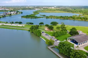 18326 Cape Bahamas Ln, Nassau Bay, TX 77058 - Photo 3