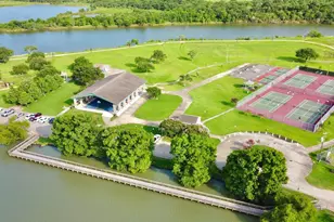 18326 Cape Bahamas Ln, Nassau Bay, TX 77058 - Photo 5