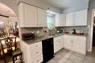 18326 Cape Bahamas Ln, Nassau Bay, TX 77058 - Photo 11