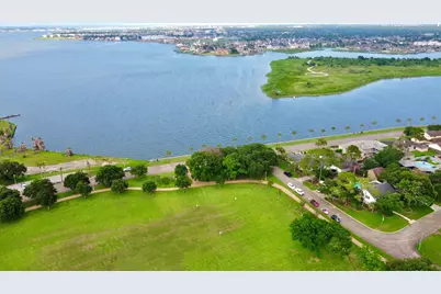 18326 Cape Bahamas Lane, Nassau Bay, TX 77058 - Photo 5