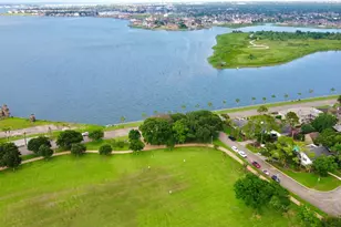 18326 Cape Bahamas Ln, Nassau Bay, TX 77058 - Photo 5