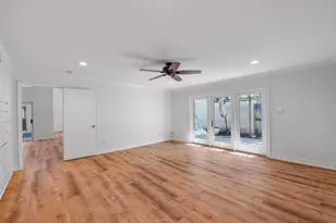 910 Enclave Pkwy, Houston, TX 77077 - Photo 17