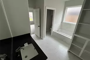 16 Greystone Ct, Angleton, TX 77515 - Photo 11