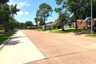 12706 Nantucket Dr, Sugar Land, TX 77478 - Photo 3
