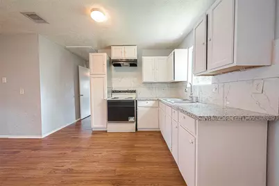 4810 Carmen Street, Houston, TX 77033 - Photo 7