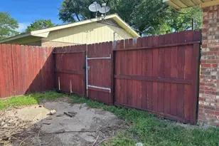 201 Heath Ave, Madisonville, TX 77864 - Photo 13