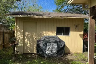 201 Heath Ave, Madisonville, TX 77864 - Photo 9
