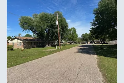 201 Heath Avenue, Madisonville, TX 77864 - Photo 5