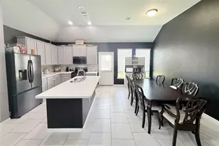 104 Kelly St, Angleton, TX 77515 - Photo 3