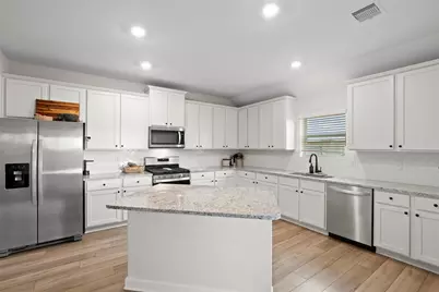 13717 Gaff Rig Drive, Texas City, TX 77510 - Photo 5