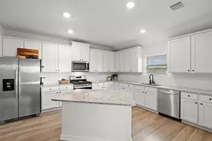 13717 Gaff Rig Dr, Texas City, TX 77510 - Photo 5