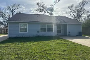 430 Center Way St, Lake Jackson, TX 77566 - Photo 1